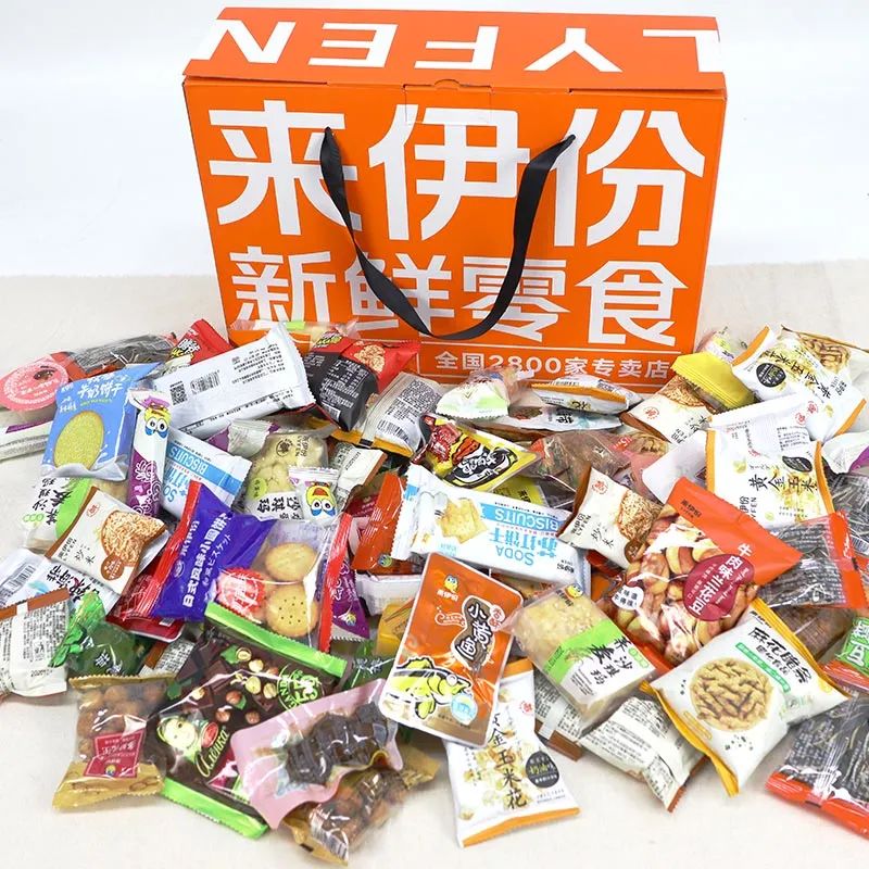来伊份爆款礼盒,100包零食到手价88,买一送一坚果礼盒